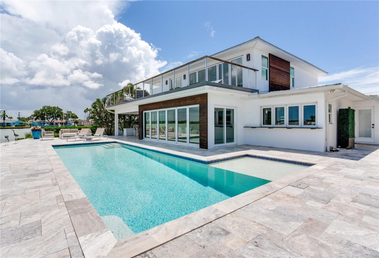 16117 4th Street E, Redington Beach, FL 33708 Photo