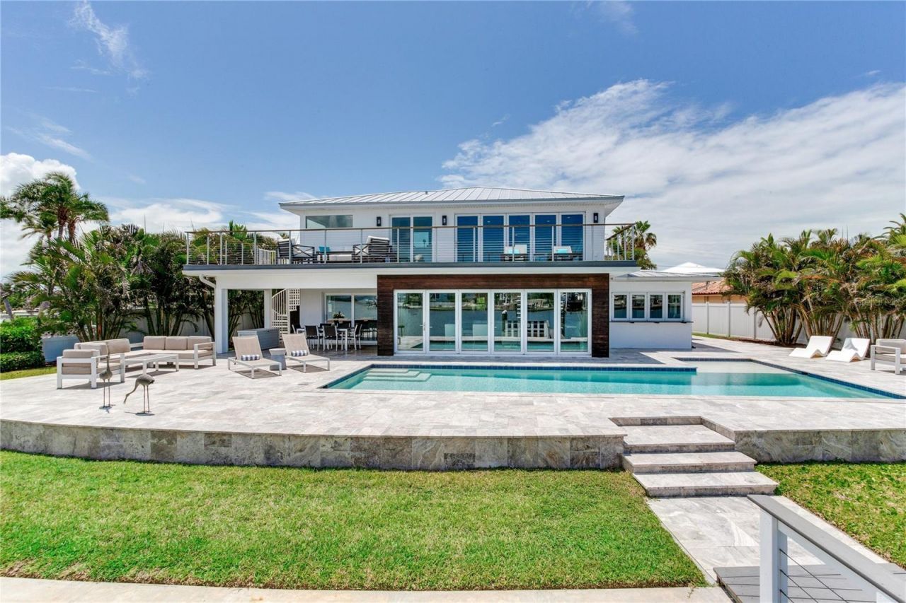 16117 4th Street E, Redington Beach, FL 33708 Photo
