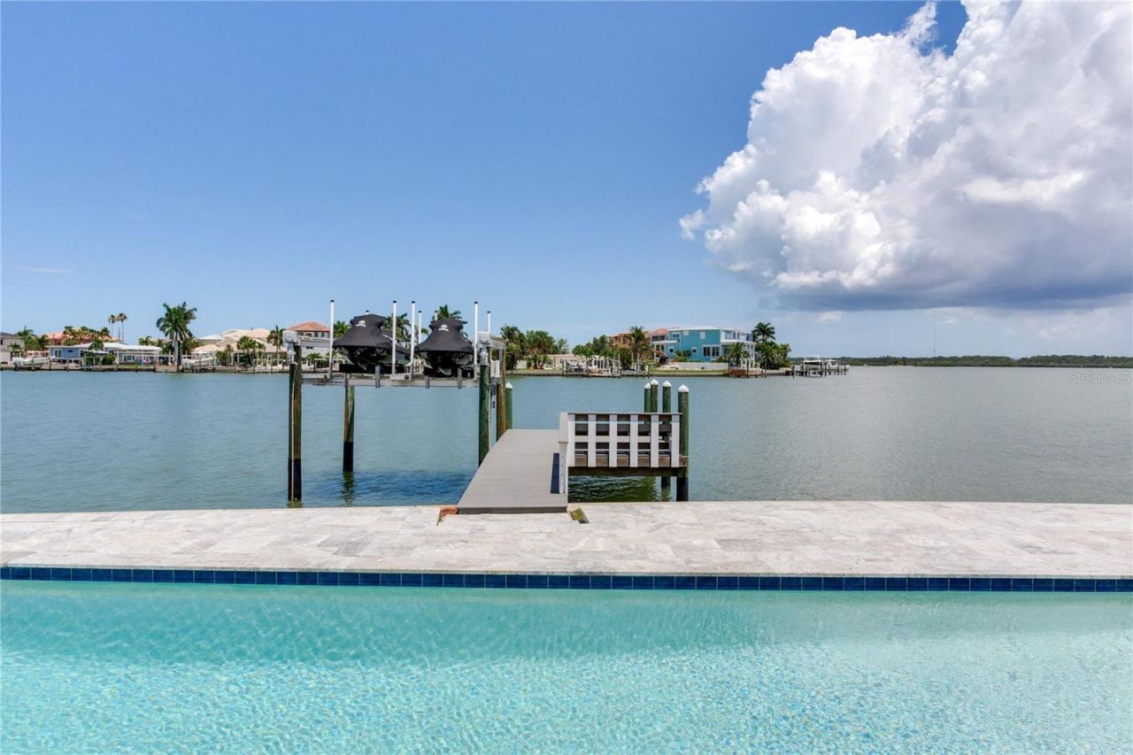 16117 4th Street E, Redington Beach, FL 33708 Photo