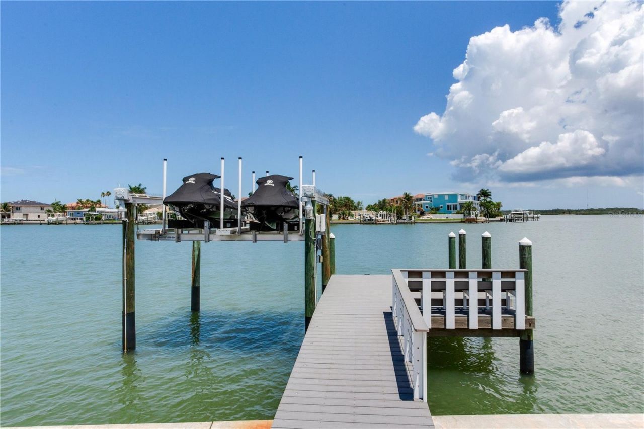 16117 4th Street E, Redington Beach, FL 33708 Photo