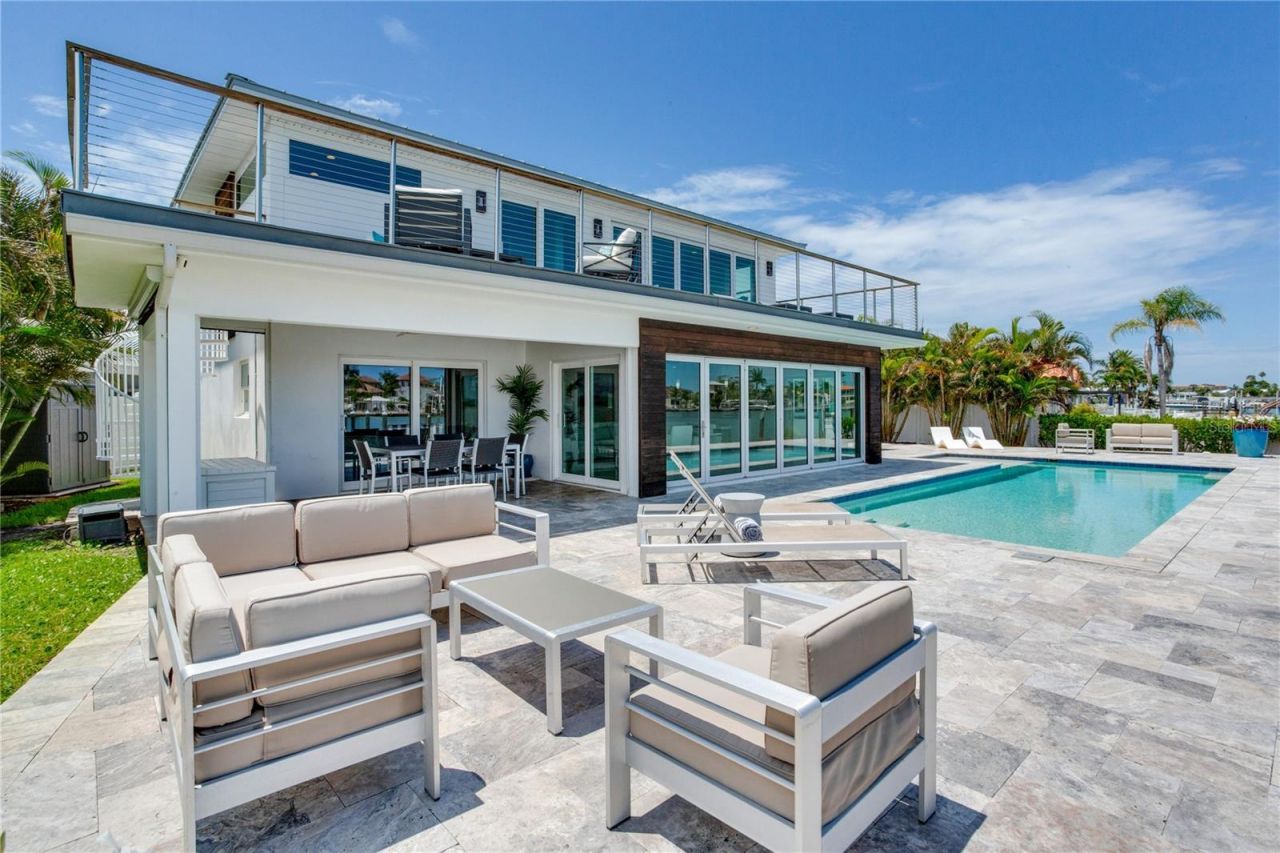 16117 4th Street E, Redington Beach, FL 33708 Photo