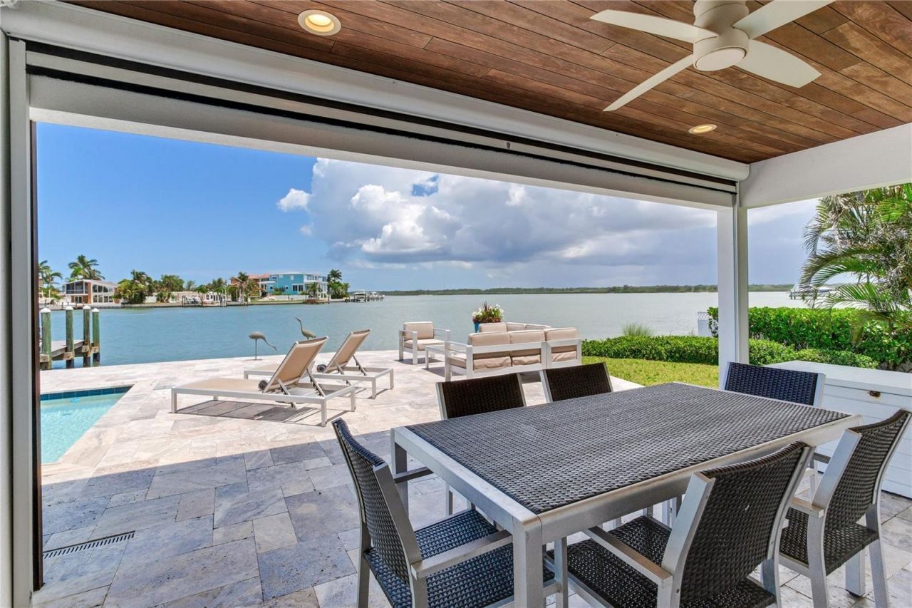 16117 4th Street E, Redington Beach, FL 33708 Photo