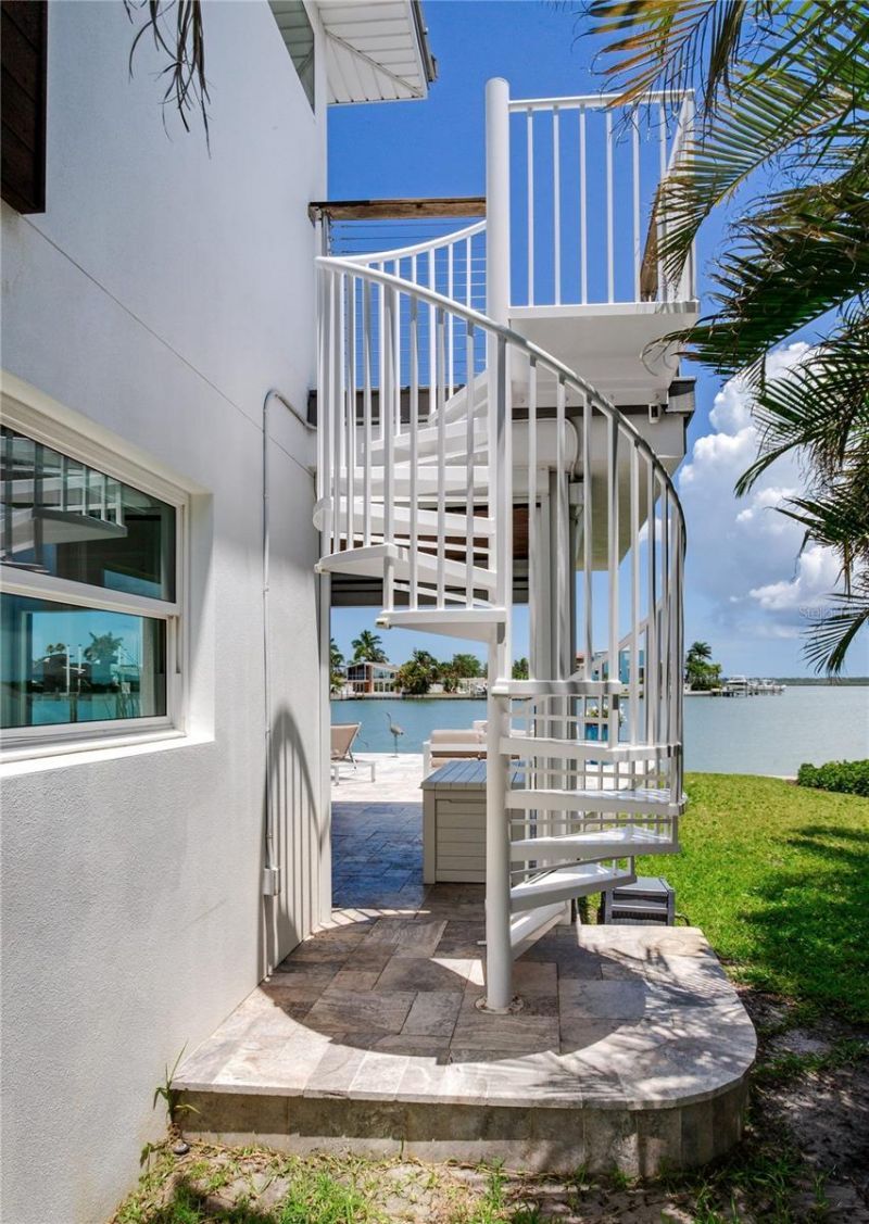 16117 4th Street E, Redington Beach, FL 33708 Photo