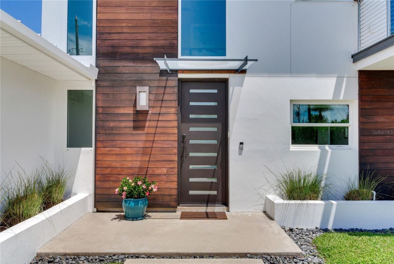 16117 4th Street E, Redington Beach, FL 33708 Photo