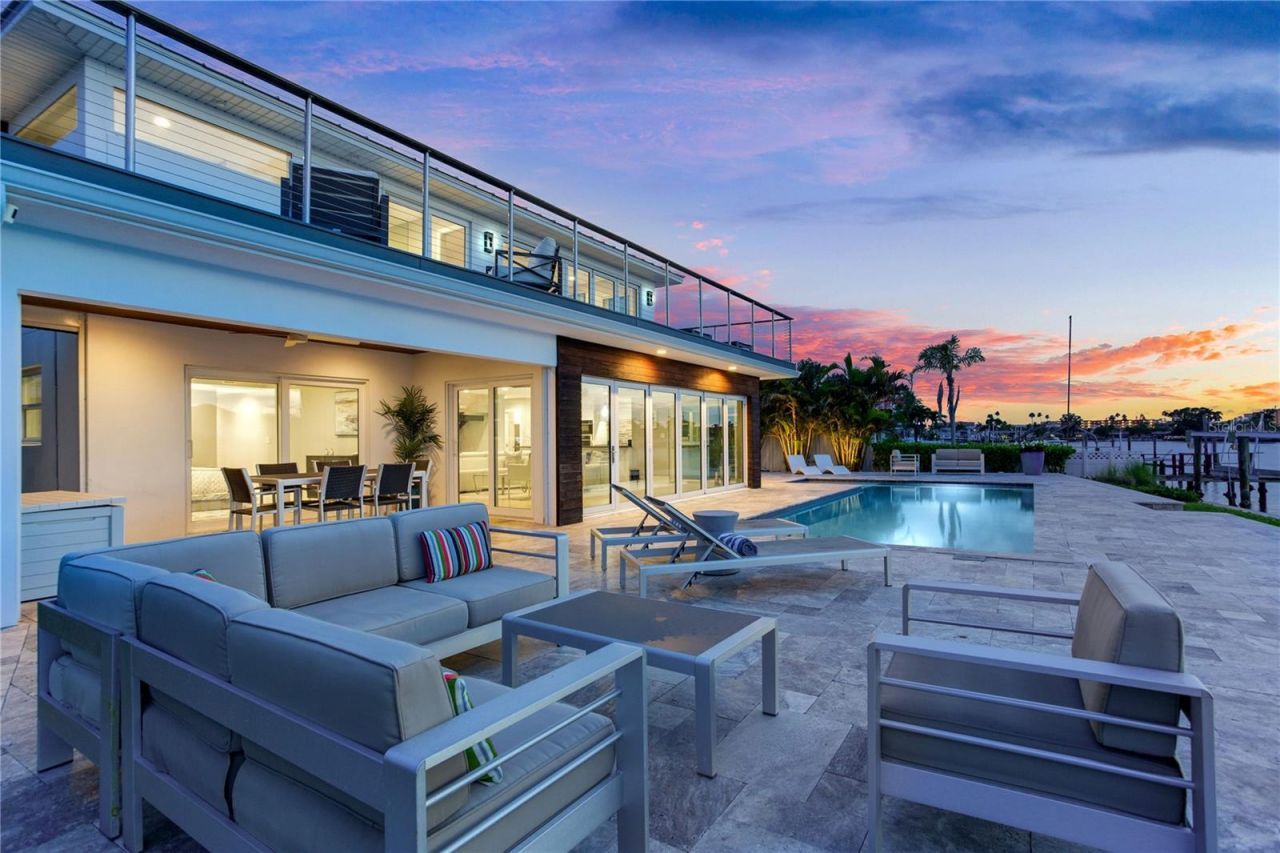 16117 4th Street E, Redington Beach, FL 33708 Photo