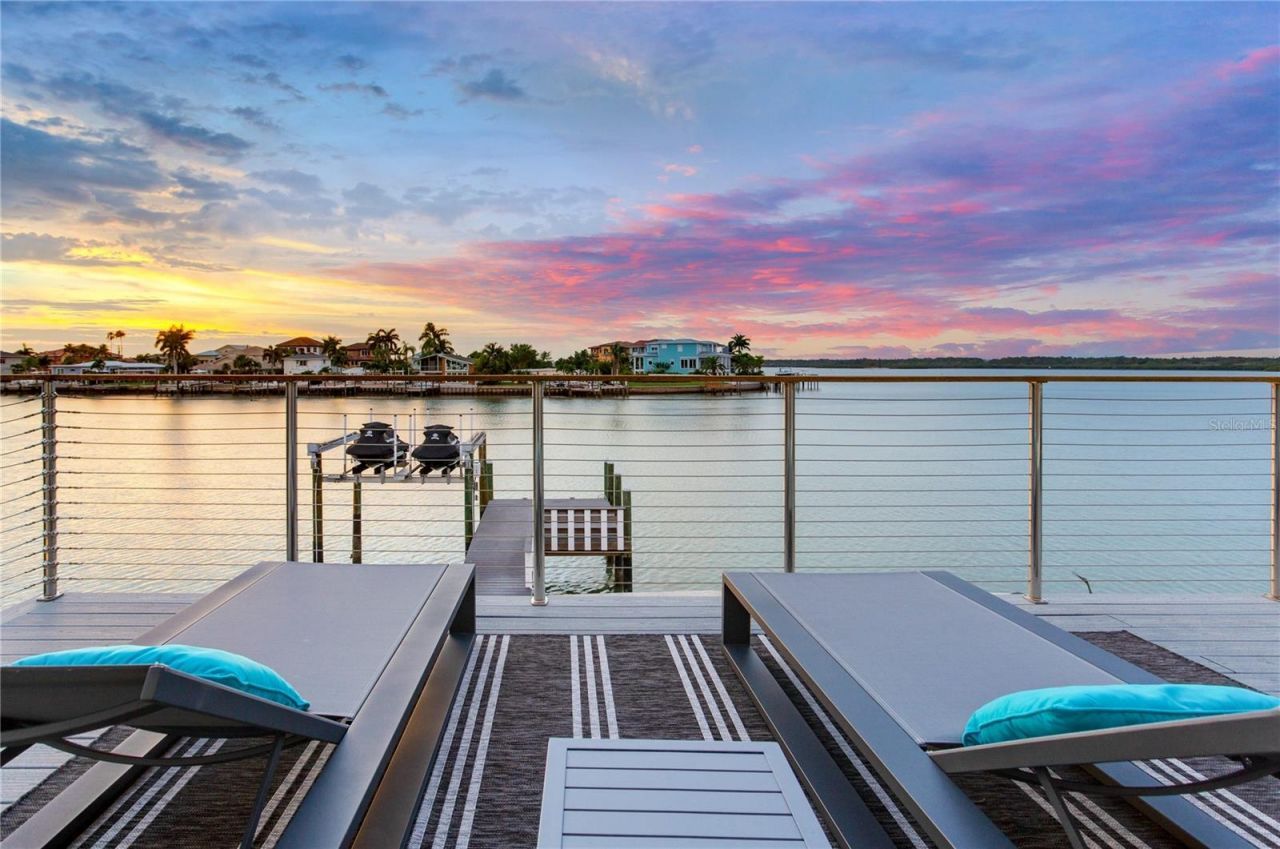 16117 4th Street E, Redington Beach, FL 33708 Photo
