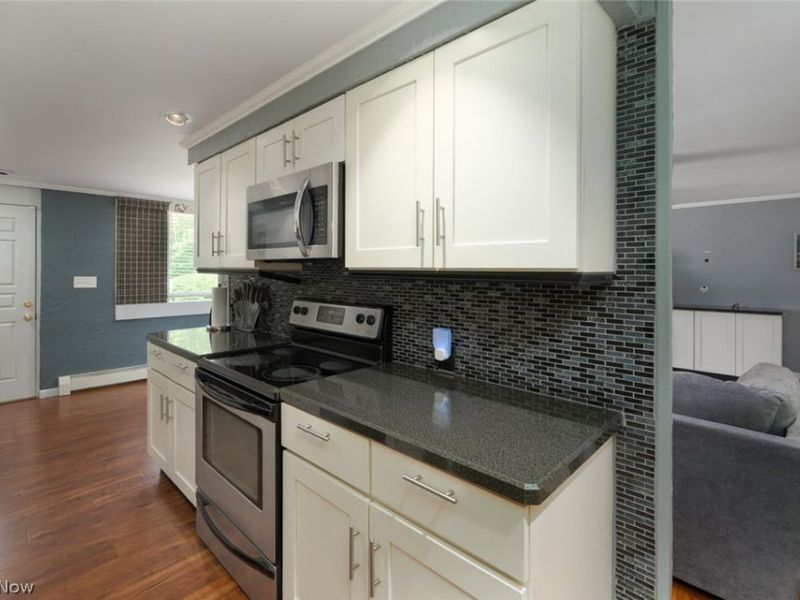 242 Elvira Court, Mc Donald, OH 44437 Photo 10