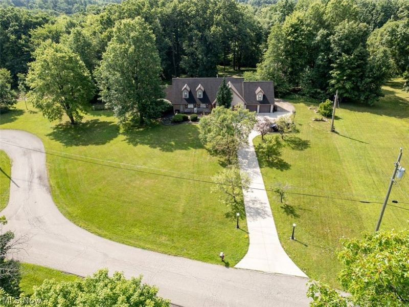 242 Elvira Court, Mc Donald, OH 44437 Photo 3