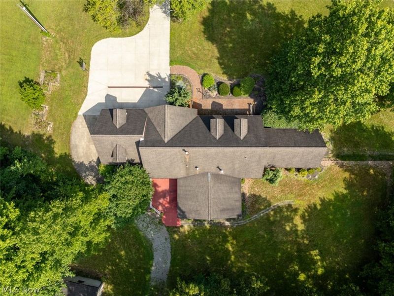242 Elvira Court, Mc Donald, OH 44437 Photo 5
