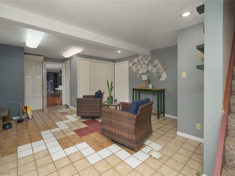 242 Elvira Court, Mc Donald, OH 44437 Photo 8