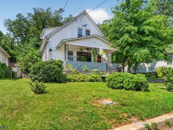 7 New St, Washington, NJ 07882