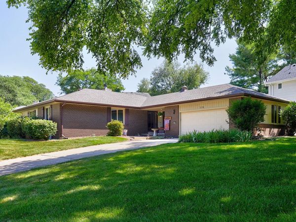 10670 Ridgeview Drive, Clive, IA 50325