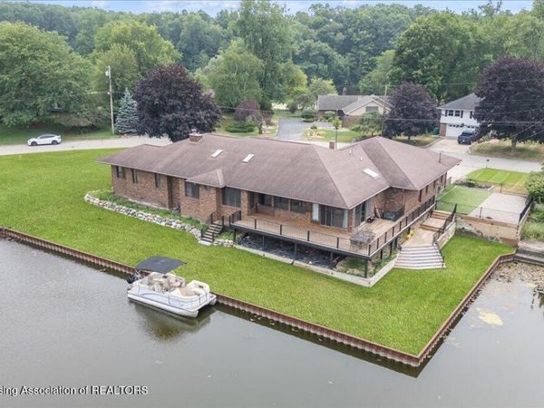 10289 Lafayette, Dimondale, MI 48821