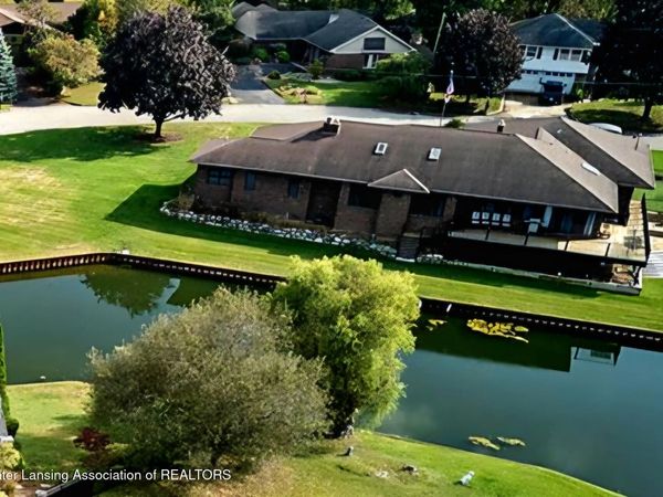 10289 Lafayette, Dimondale, MI 48821
