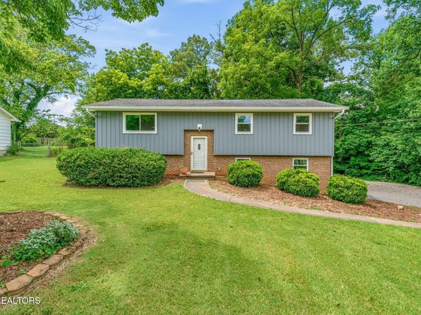 8301 Hunterhill Drive, Knoxville, TN 37923