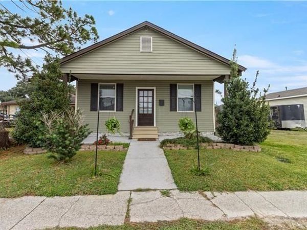 305 LAROUSSINI Street , Westwego, LA 70094