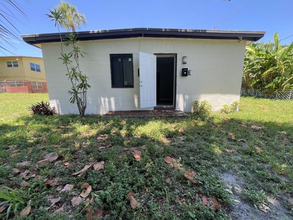 103 NW 7th Avenue, Unit E, Pompano Beach, FL 33060