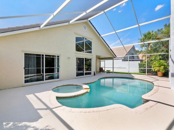 2016 Island Circle, Weston, FL 33326