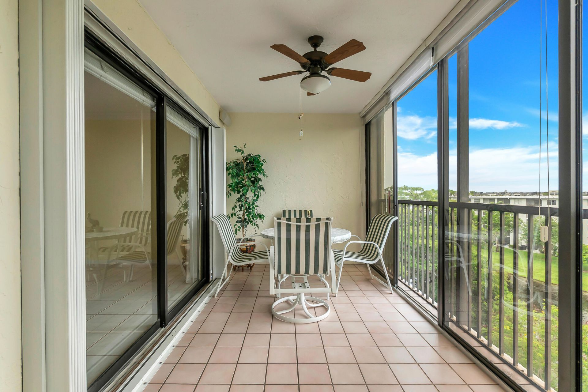 2334 S Cypress Bend Drive, Unit 602, Pompano Beach, FL 33069 Photo