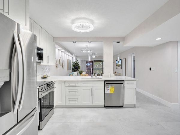 7146 HUNTINGTON Lane, Unit 402, Delray Beach, FL 33446