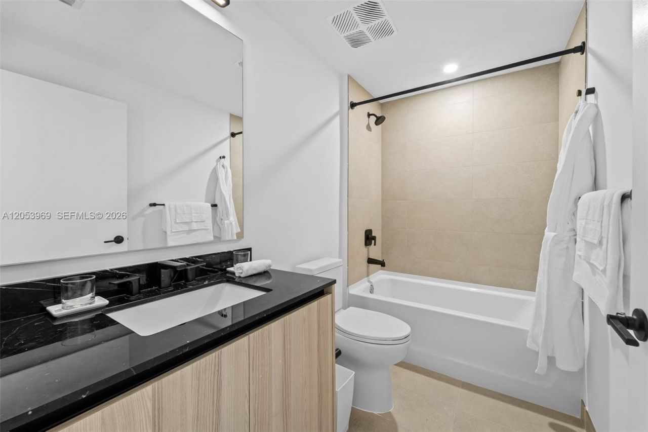 225 N Miami Ave , Unit 912, Miami, FL 33128 Photo