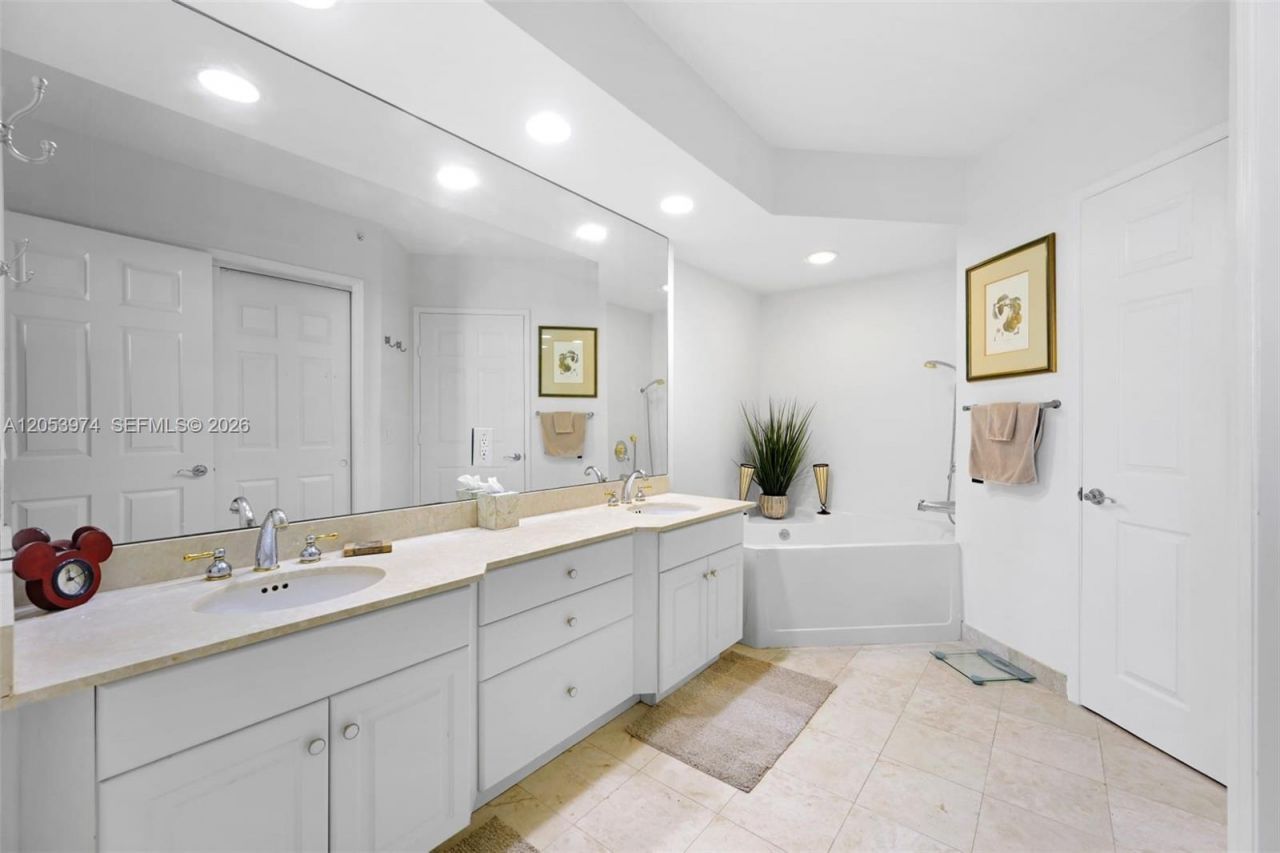 3370 Hidden Bay Dr , Unit 507, Aventura, FL 33180 Photo