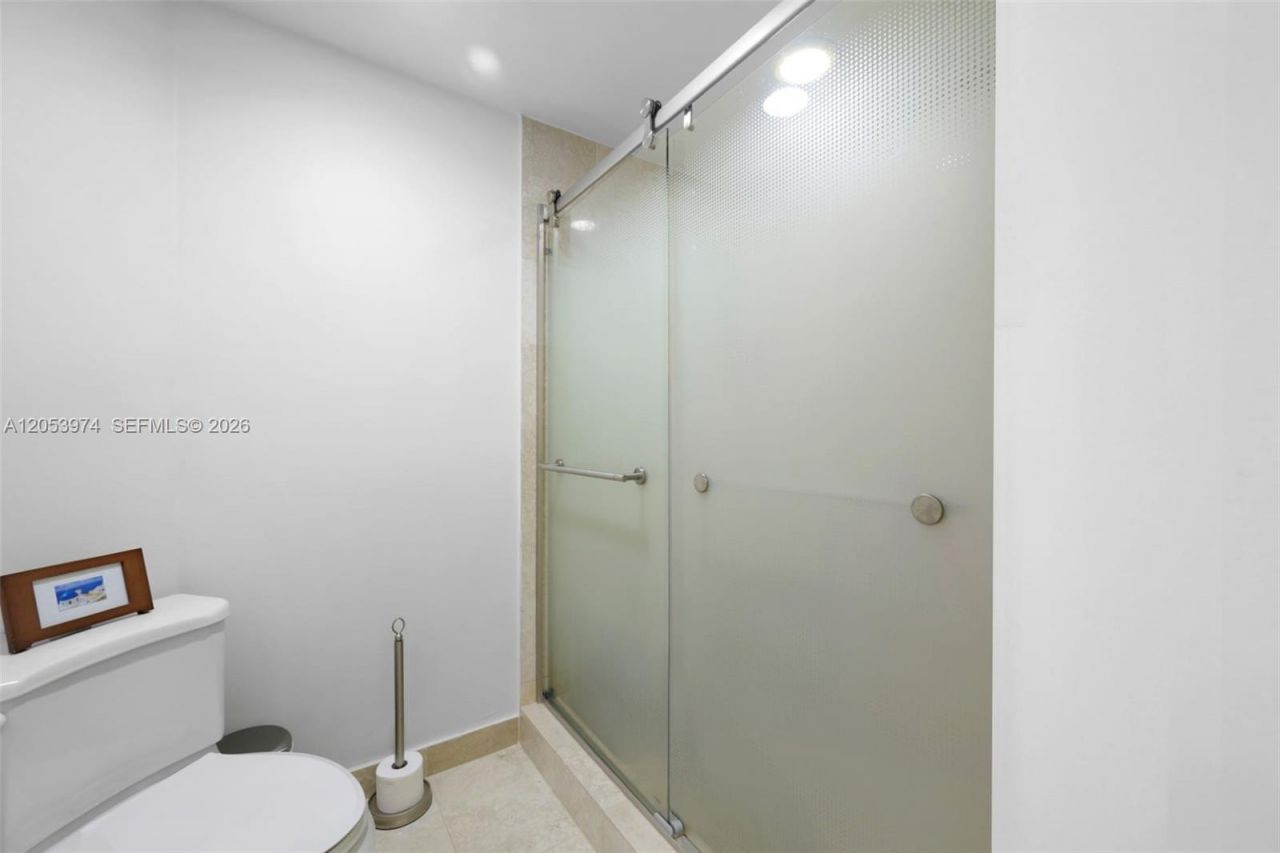 3370 Hidden Bay Dr , Unit 507, Aventura, FL 33180 Photo