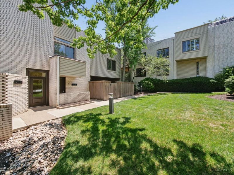 2332 Dana Avenue, Cincinnati, OH 45208 Photo 4