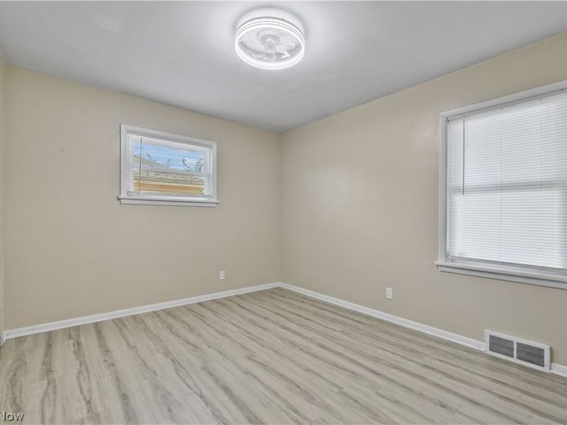 18201 Deforest Avenue, Cleveland, OH 44128 Photo 11