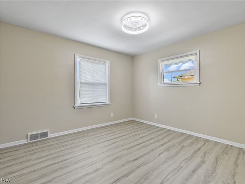 18201 Deforest Avenue, Cleveland, OH 44128 Photo 12