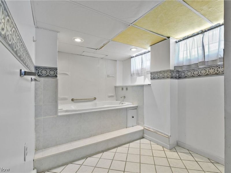 18201 Deforest Avenue, Cleveland, OH 44128 Photo 14
