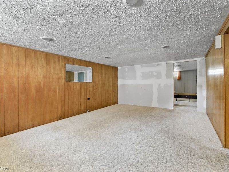 18201 Deforest Avenue, Cleveland, OH 44128 Photo 16