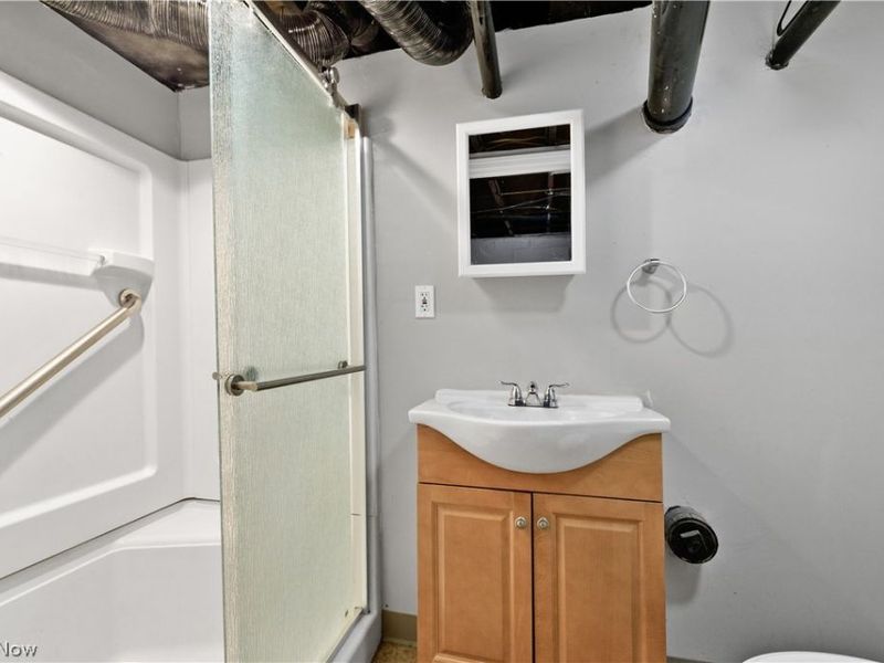18201 Deforest Avenue, Cleveland, OH 44128 Photo 17