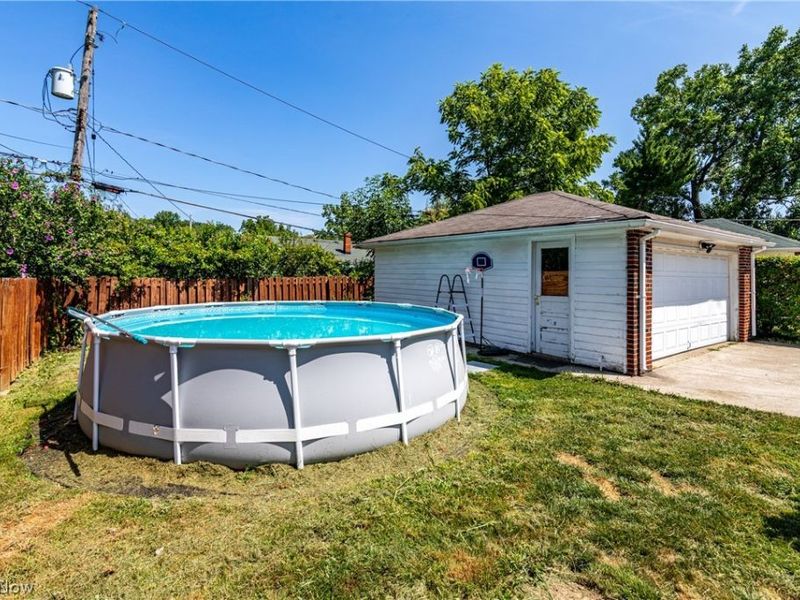 18201 Deforest Avenue, Cleveland, OH 44128 Photo 23