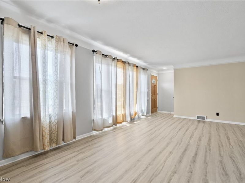 18201 Deforest Avenue, Cleveland, OH 44128 Photo 4