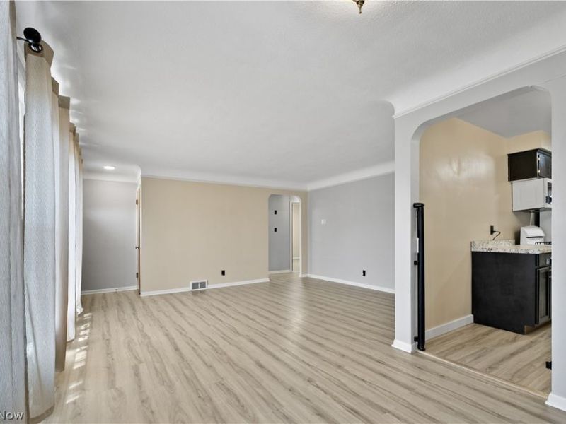 18201 Deforest Avenue, Cleveland, OH 44128 Photo 5