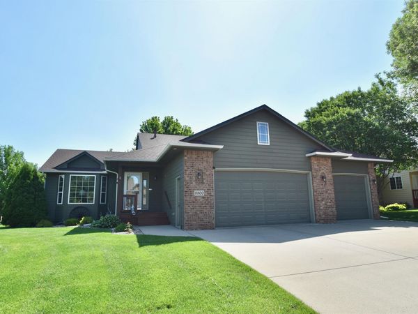 3300 S Fernwood Ave, Sioux Falls, SD 57110