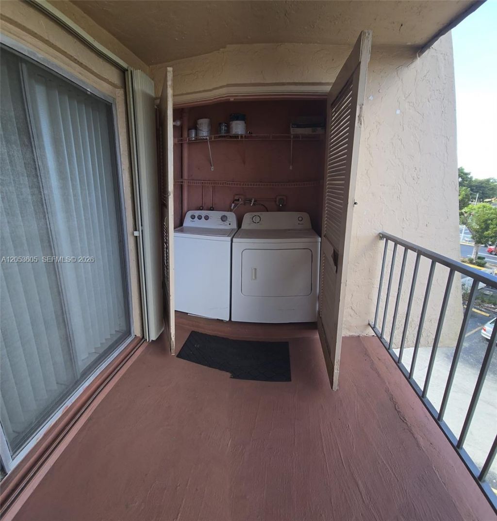 13707 Kendale Lakes Cir, Unit PH11, Miami, FL 33183 Photo