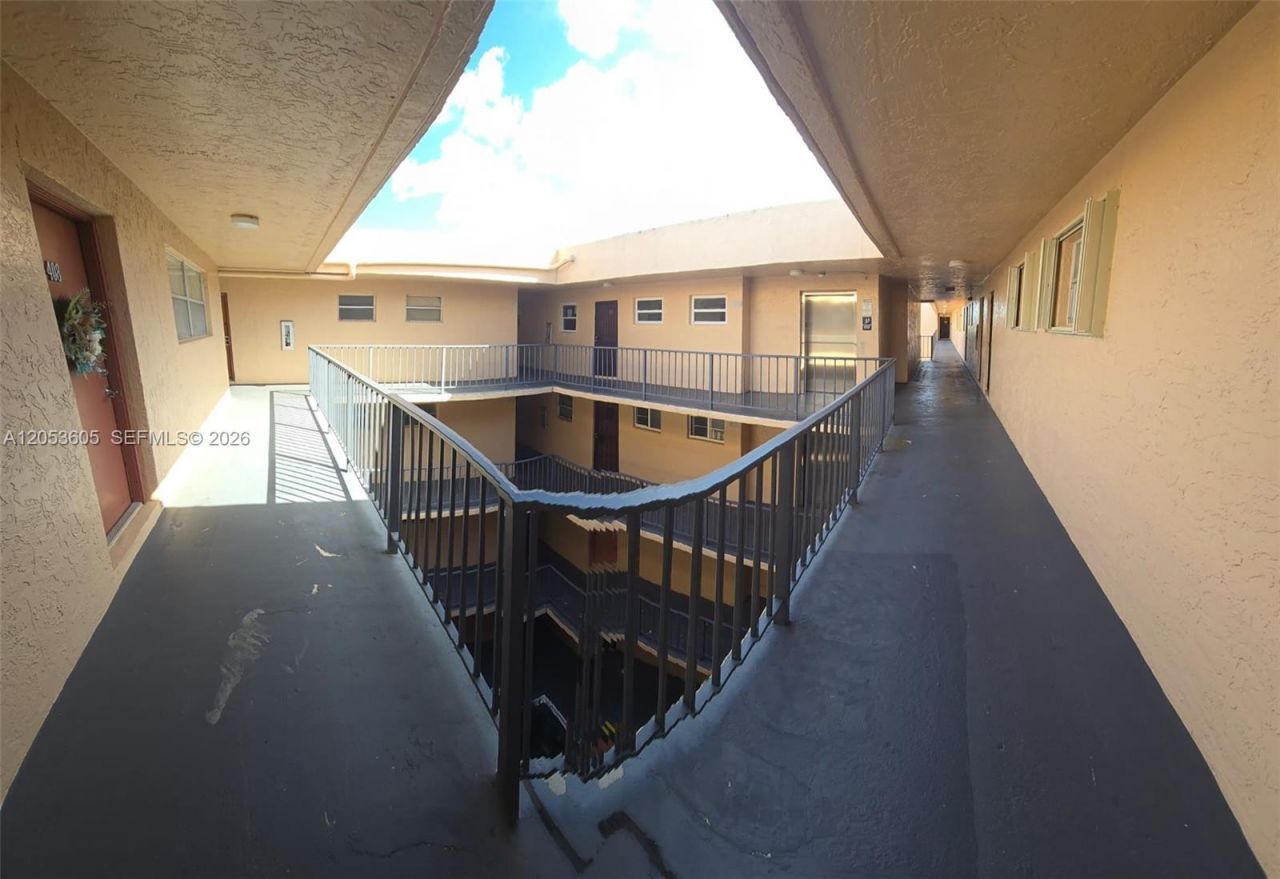 13707 Kendale Lakes Cir, Unit PH11, Miami, FL 33183 Photo