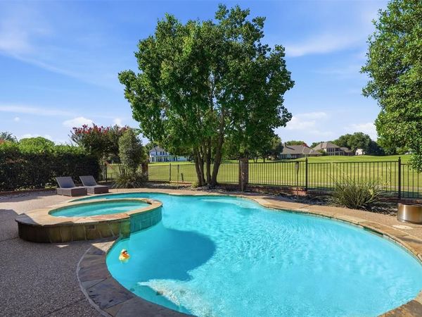 902 Riviera Drive , Mansfield, TX 76063