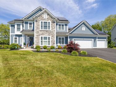 8 Ravenna Crescent, Pittsford, NY 14534