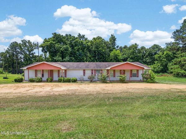 1461/1463 Us-84 , Collins, MS 39428