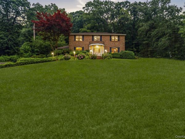 94 Bagatelle Road, Melville, NY 11747