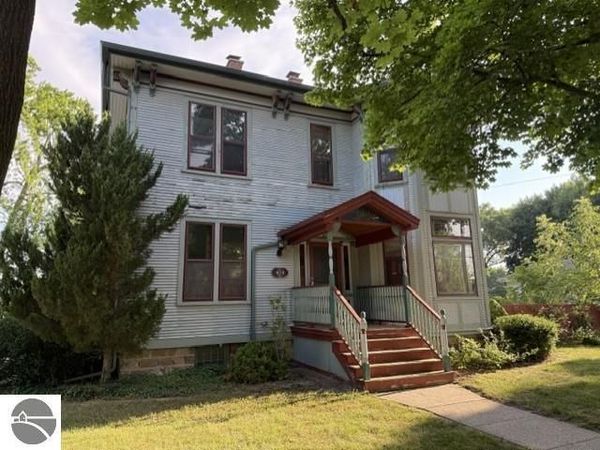 424 Center Street, Alma, MI 48801