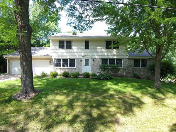 3931 Huntingdon Drive, Hopkins, MN 55305