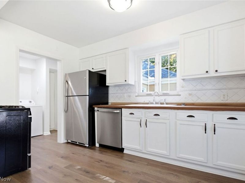 25498 Wolf Road, Bay Village, OH 44140 Photo 16
