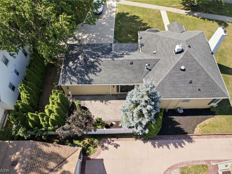 25498 Wolf Road, Bay Village, OH 44140 Photo 4