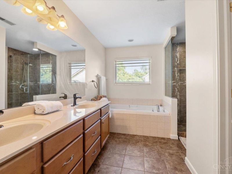 224 Wyndham Drive, Hamilton Twp, OH 45039 Photo 17
