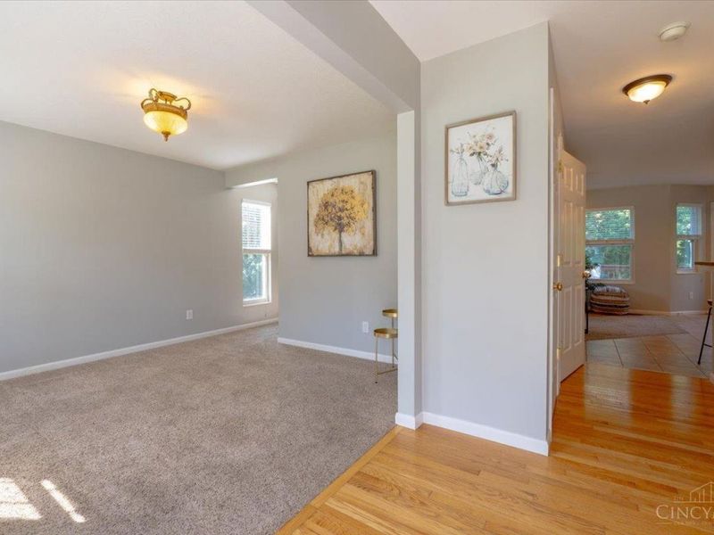 224 Wyndham Drive, Hamilton Twp, OH 45039 Photo 2