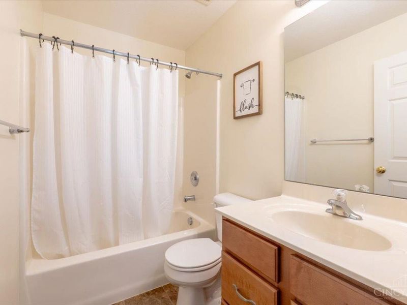 224 Wyndham Drive, Hamilton Twp, OH 45039 Photo 24